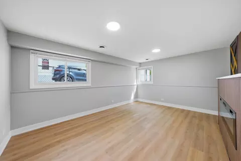 Living - 16611 Marshfield Ave, Markham, IL 60428 photo 9 of 9