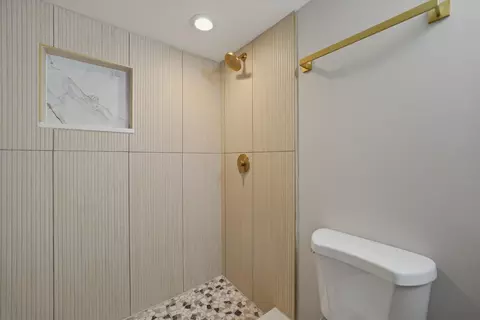 Bath - 16611 Marshfield Ave, Markham, IL 60428 photo 3 of 4