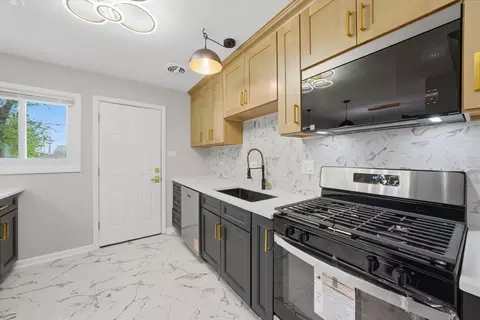Kitchen - 16611 Marshfield Ave, Markham, IL 60428 photo 1 of 5