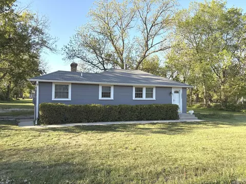 16862 W Washington St, Gurnee, IL 60031