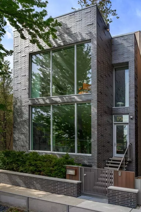 1756 W Wabansia Ave, Chicago, IL 60622