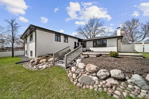 6603 Chaucer Rd, Willowbrook, IL 60527 photo 2