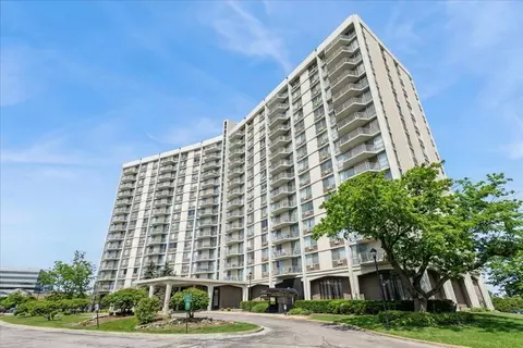 40 N Tower Rd #8F, Oak Brook, IL 60523