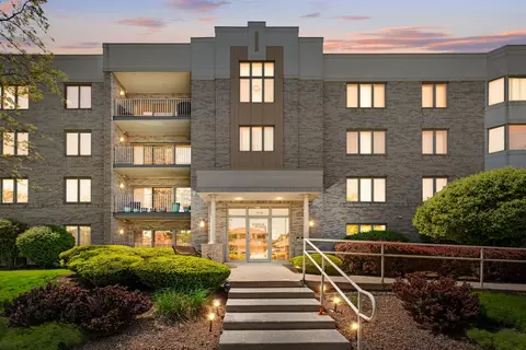 10720 S Washington St #205, Oak Lawn, IL 60453