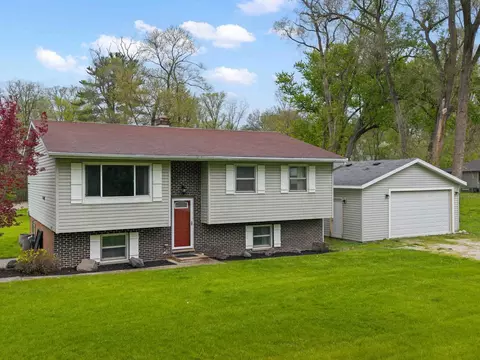 38025 N Lee Ave, Spring Grove, IL 60081