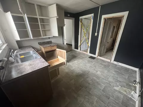 Entry Way - 429 E Locust St, Kankakee, IL 60901 photo 1 of 1
