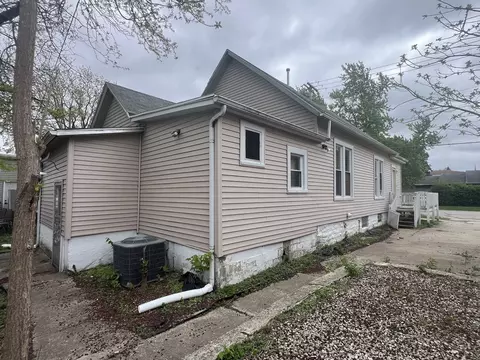 Exterior - 429 E Locust St, Kankakee, IL 60901 photo 2 of 2