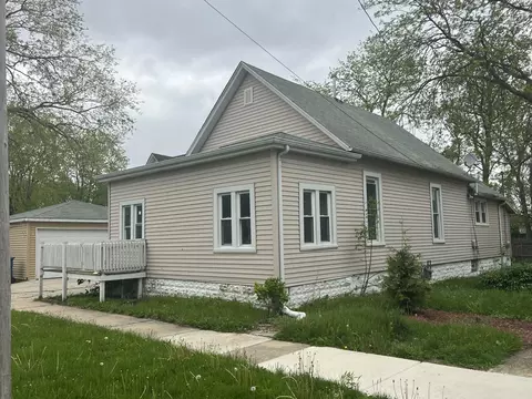 Exterior - 429 E Locust St, Kankakee, IL 60901 photo 1 of 2