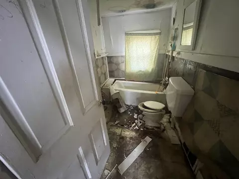 Bath - 429 E Locust St, Kankakee, IL 60901 photo 2 of 2