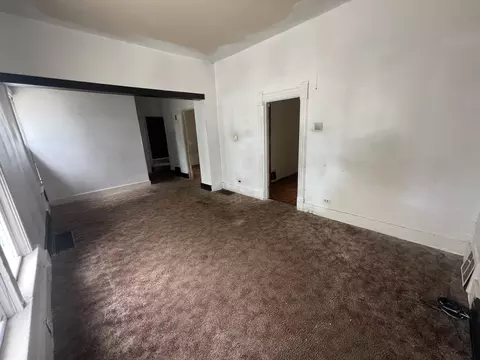 Living - 429 E Locust St, Kankakee, IL 60901 photo 1 of 3