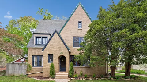 726 W Highland Ave, Elgin, IL 60123