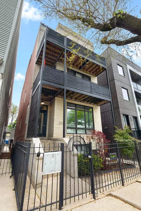 1832 N Rockwell St #1, Chicago, IL 60647