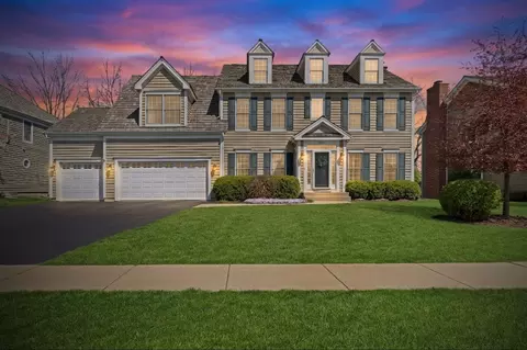 2890 Trail Crest Ln, Lindenhurst, IL 60046