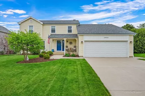 27 W050 Sycamore Ln, Winfield, IL 60190