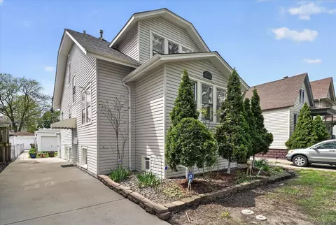 2726 S 60th Ct, Cicero, IL 60804