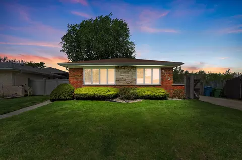 5712 W 102nd St, Oak Lawn, IL 60453