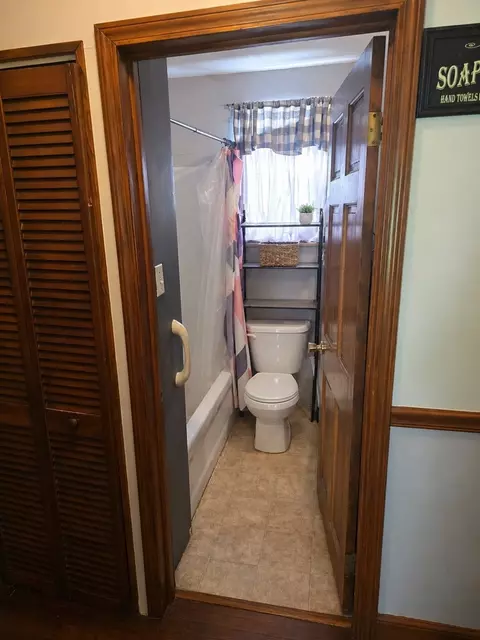 Bath - 247 Maple St, Chester, IL 62233 photo 1 of 1