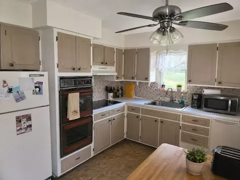 Kitchen - 247 Maple St, Chester, IL 62233 photo 1 of 1