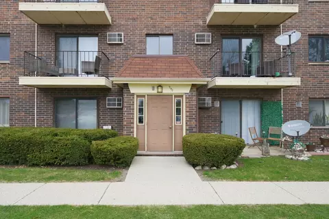 940 N Rohlwing Rd #201A, Addison, IL 60101