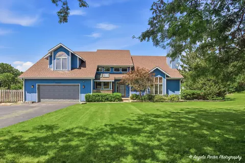 8302 White Oaks Rd, Wonder Lake, IL 60097