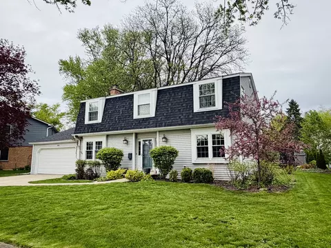 961 N Topanga Dr, Palatine, IL 60074