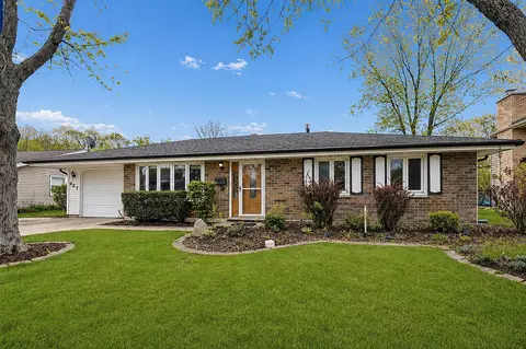 927 Gregory Ln, Schaumburg, IL 60193