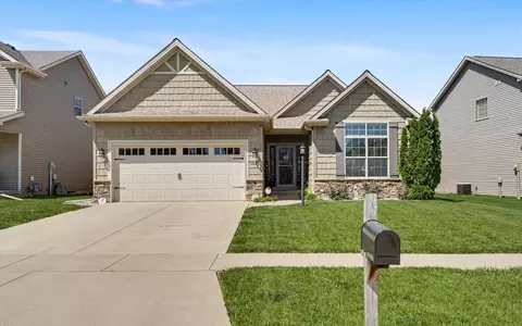 104 Sunflower St, Savoy, IL 61874