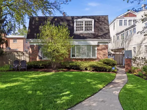 2666 Prairie Ave #B, Evanston, IL 60201