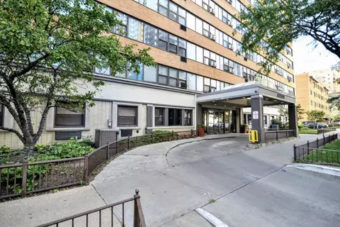 6030 N Sheridan Rd #301, Chicago, IL 60660