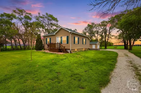 3029 S 8500 E Rd, Saint Anne, IL 60964