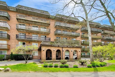 500 Redondo Dr #111, Downers Grove, IL 60516