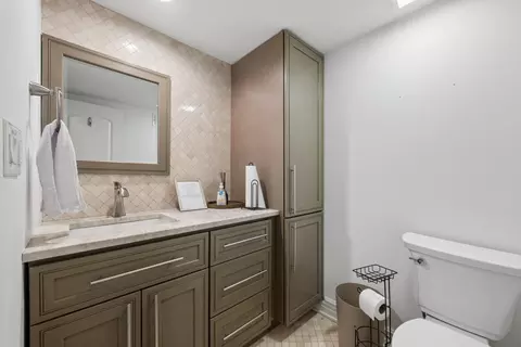 Bath - 3134 Maple Leaf Dr, Glenview, IL 60026 photo 4 of 4
