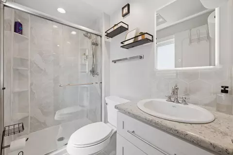 Bath - 3134 Maple Leaf Dr, Glenview, IL 60026 photo 3 of 4