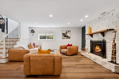 Living - 3134 Maple Leaf Dr, Glenview, IL 60026 photo 2 of 3