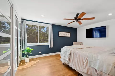 Bedroom - 3134 Maple Leaf Dr, Glenview, IL 60026 photo 4 of 7