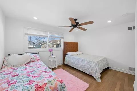 Bedroom - 3134 Maple Leaf Dr, Glenview, IL 60026 photo 3 of 7