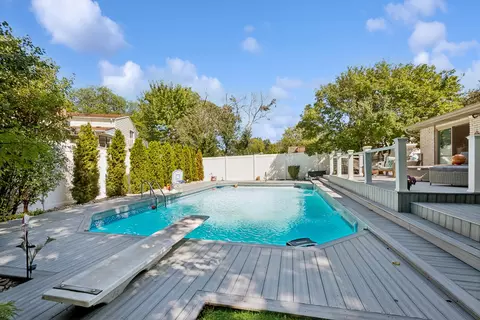 Exterior - 3134 Maple Leaf Dr, Glenview, IL 60026 photo 3 of 3
