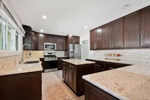 Kitchen - 3134 Maple Leaf Dr, Glenview, IL 60026 photo 2 of 3