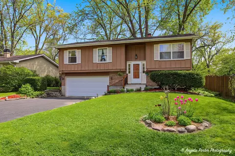 305 Woodbine Ave, Island Lake, IL 60042
