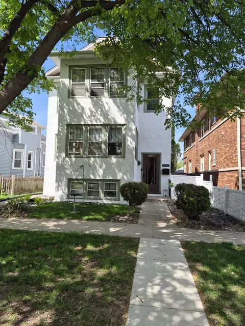 9002 Sheridan Ave, Brookfield, IL 60513