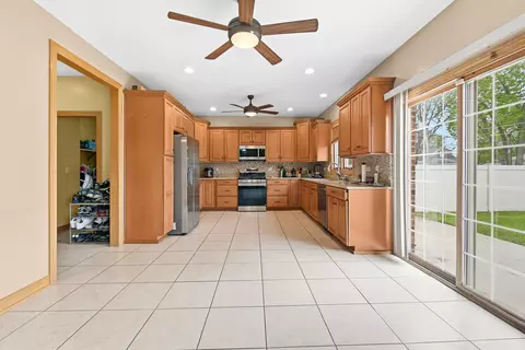Kitchen - 7920 S Lorel Ave, Burbank, IL 60459 photo 2 of 3