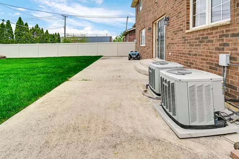 Exterior - 7920 S Lorel Ave, Burbank, IL 60459 photo 3 of 3