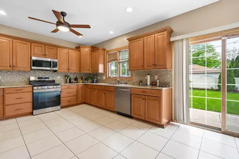 Kitchen - 7920 S Lorel Ave, Burbank, IL 60459 photo 3 of 3