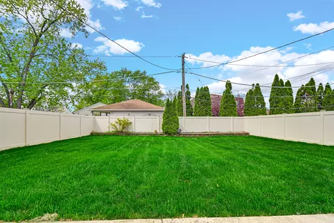 Exterior - 7920 S Lorel Ave, Burbank, IL 60459 photo 2 of 3