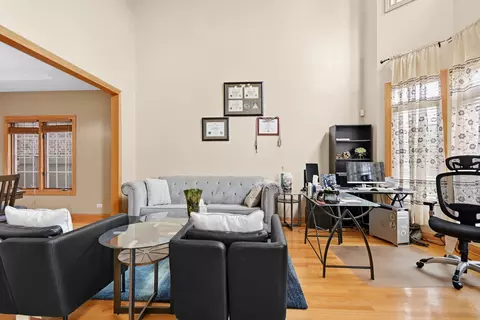 Living - 7920 S Lorel Ave, Burbank, IL 60459 photo 1 of 3