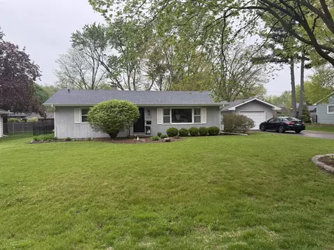 326 Maple Ln, Geneva, IL 60134