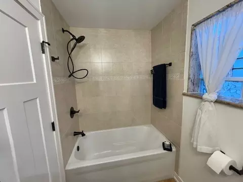 Bath - 446 E 90th St, Chicago, IL 60619 photo 4 of 6