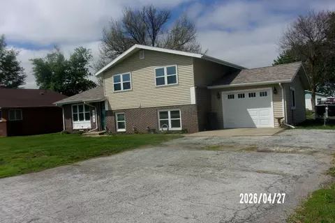 2303 N State Route 1 Hwy, Watseka, IL 60970