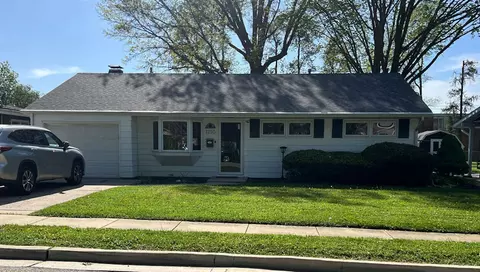 1255 Westview Dr, Rochelle, IL 61068