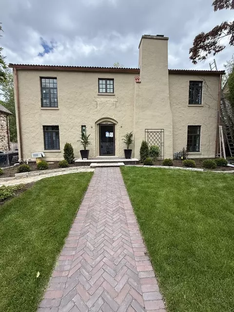 2411 Central Park Ave, Evanston, IL 60201